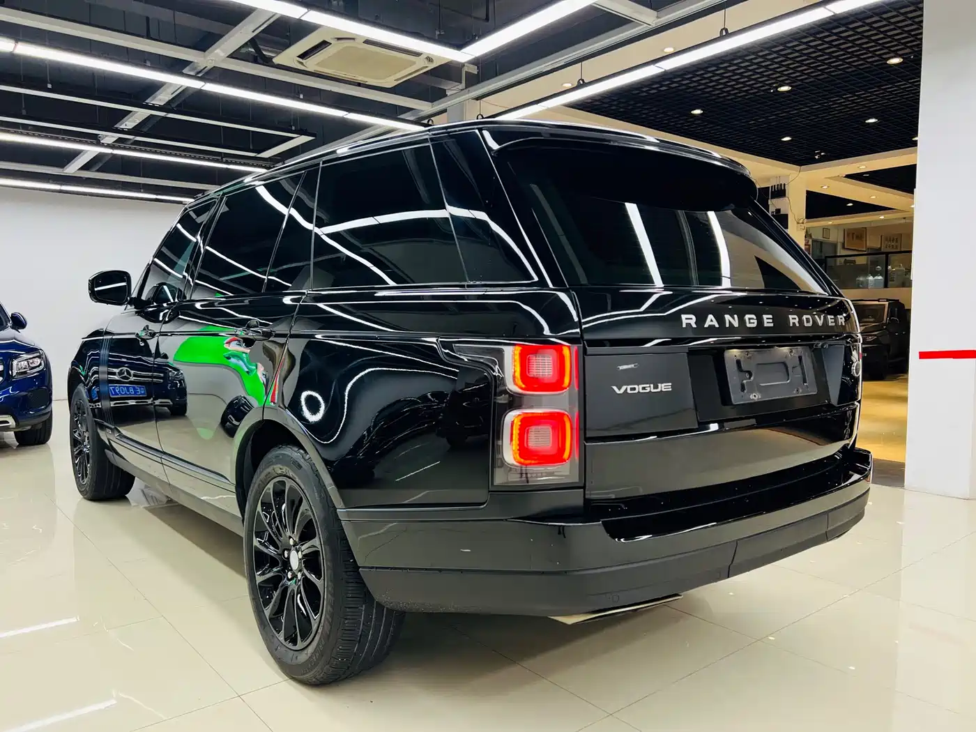 Land Rover Range Rover 2018 3.0 SC V6 Vogue Heritage Extended Edition фото 19
