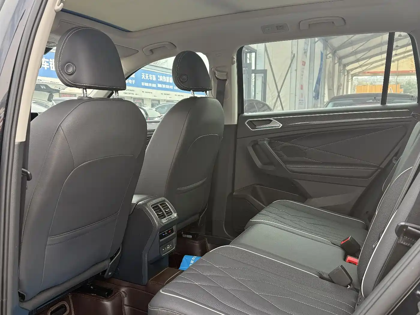 Volkswagen Tiguan L 2023 330TSI Auto 2WD R-Line Premium Edition фото 5