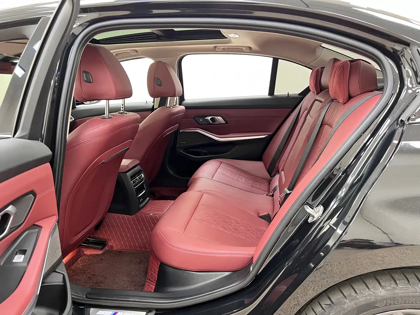 BMW 3 Series 2023 325Li M Sport Black Night Package фото 18