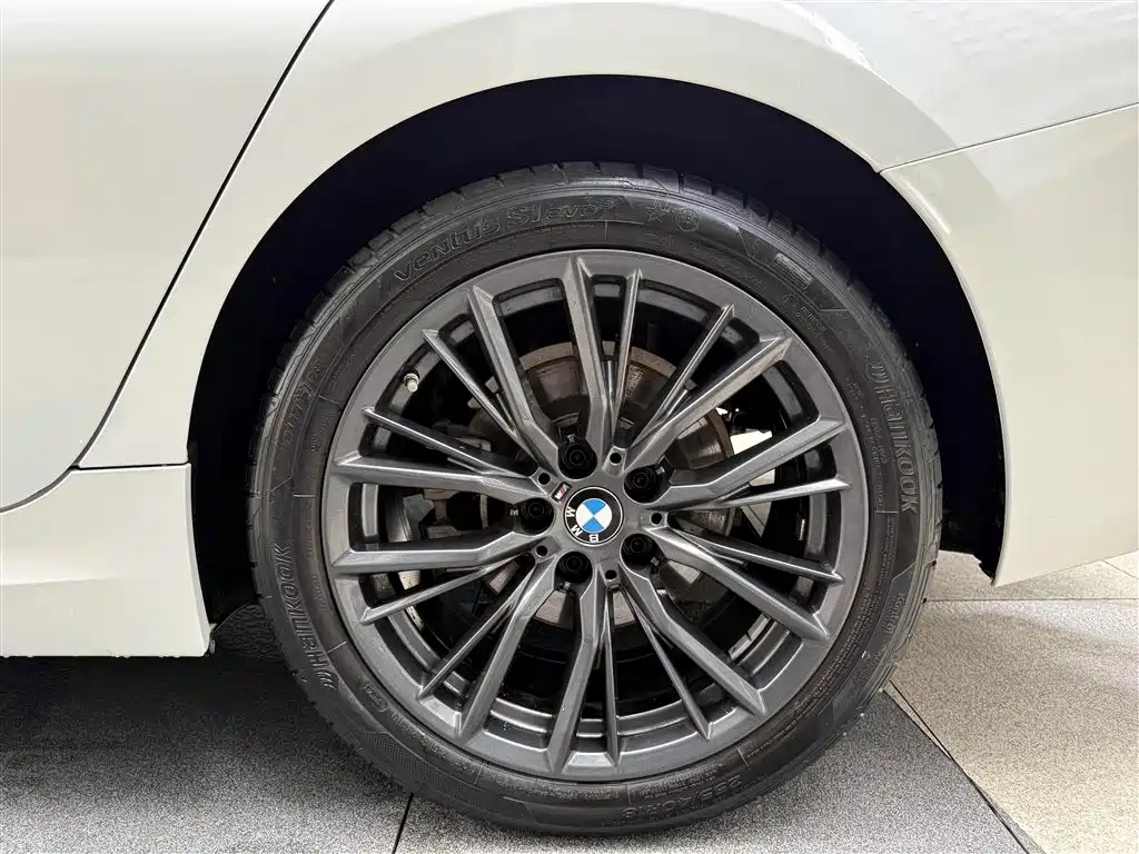 BMW 3 Series 2023 325Li M Sport Black Night Package фото 31