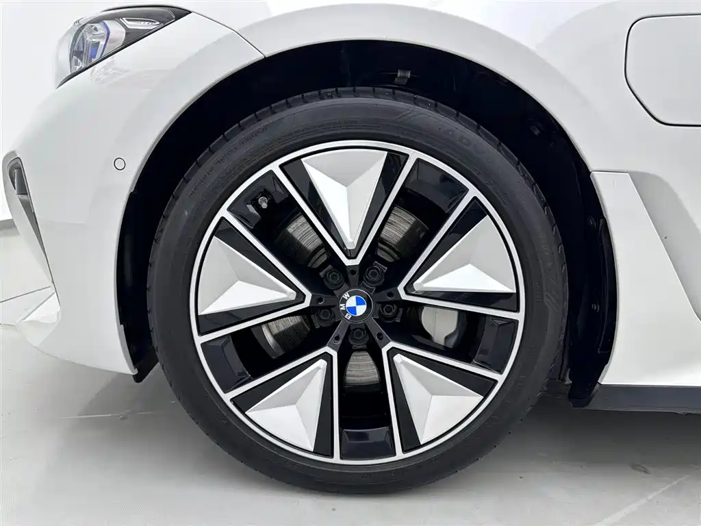 BMW i3 2025 eDrive 40 L Shadow Night Sport Package фото 29