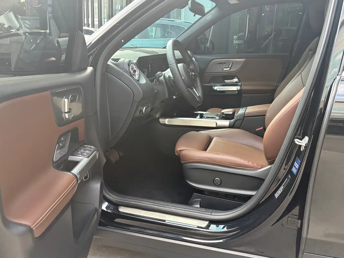 MERCEDES-BENZ GLB