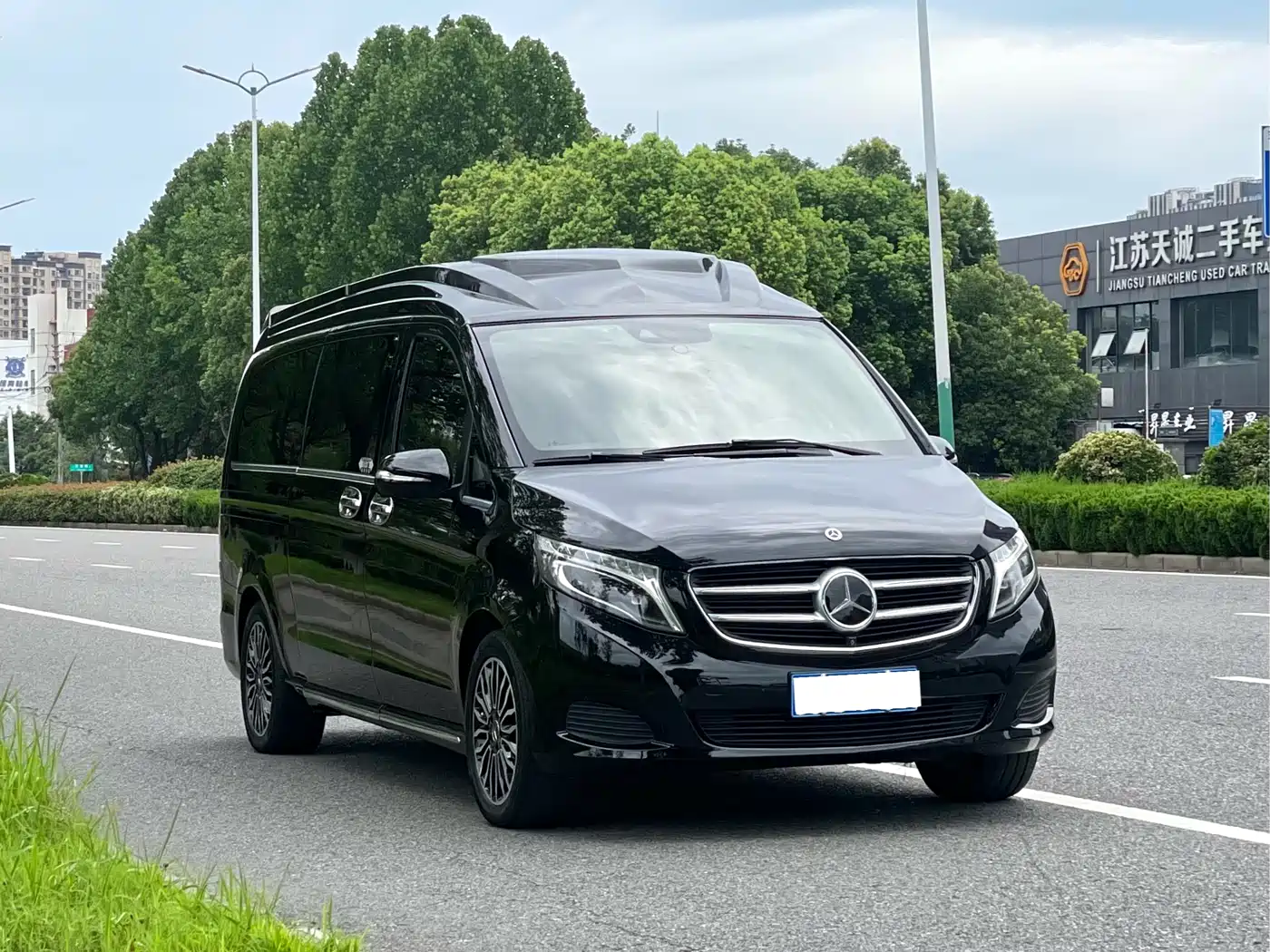 Mercedes-Benz V-Class 2017 Model V 260 L Premium Extended Edition фото 3