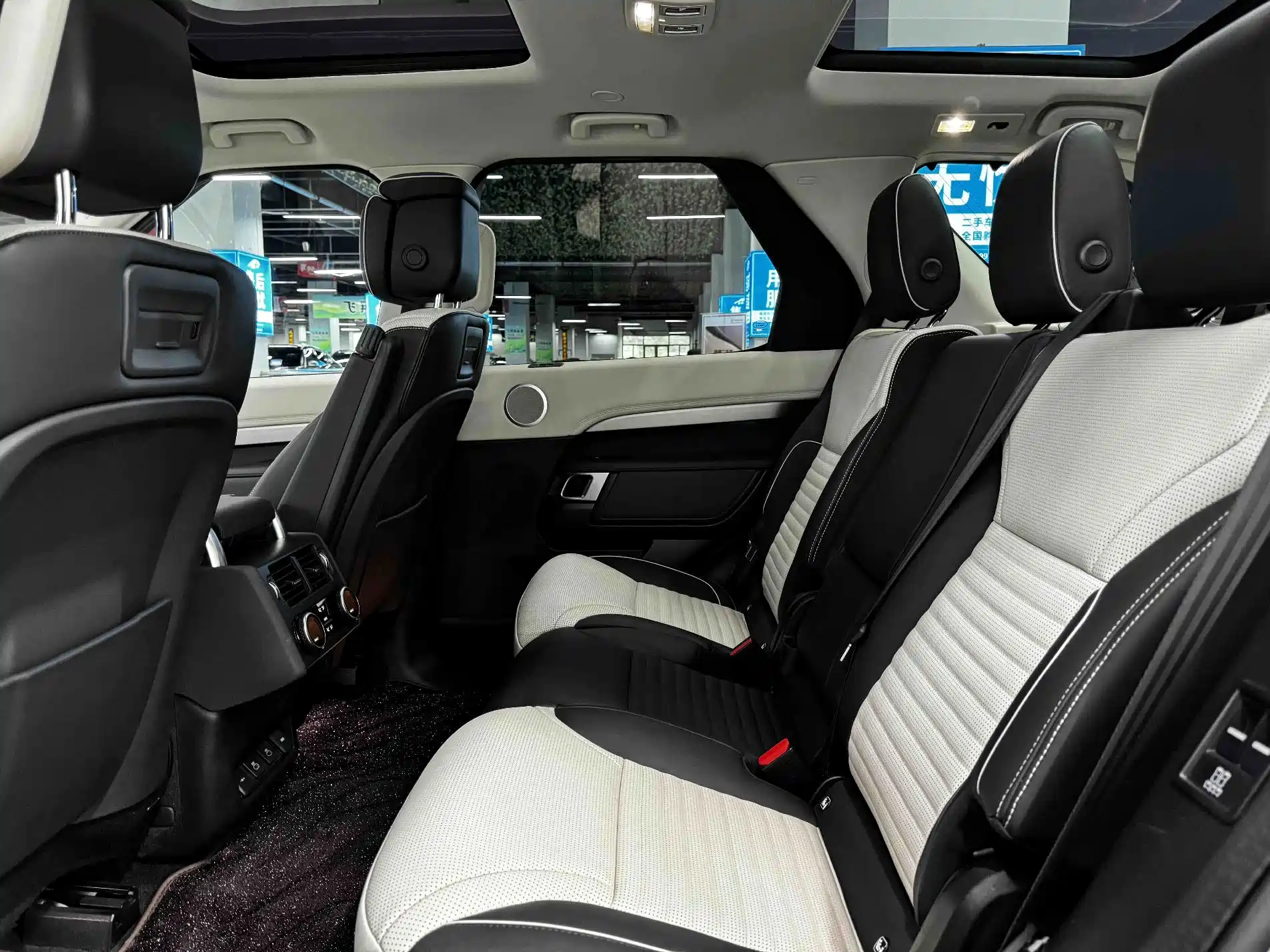 Photo 12 - Land Rover Discovery