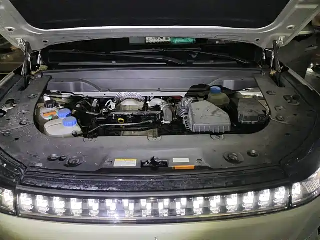 Dongfeng Yipai eπ008 2024 210Max Range Extender 6-Seater — фото 3