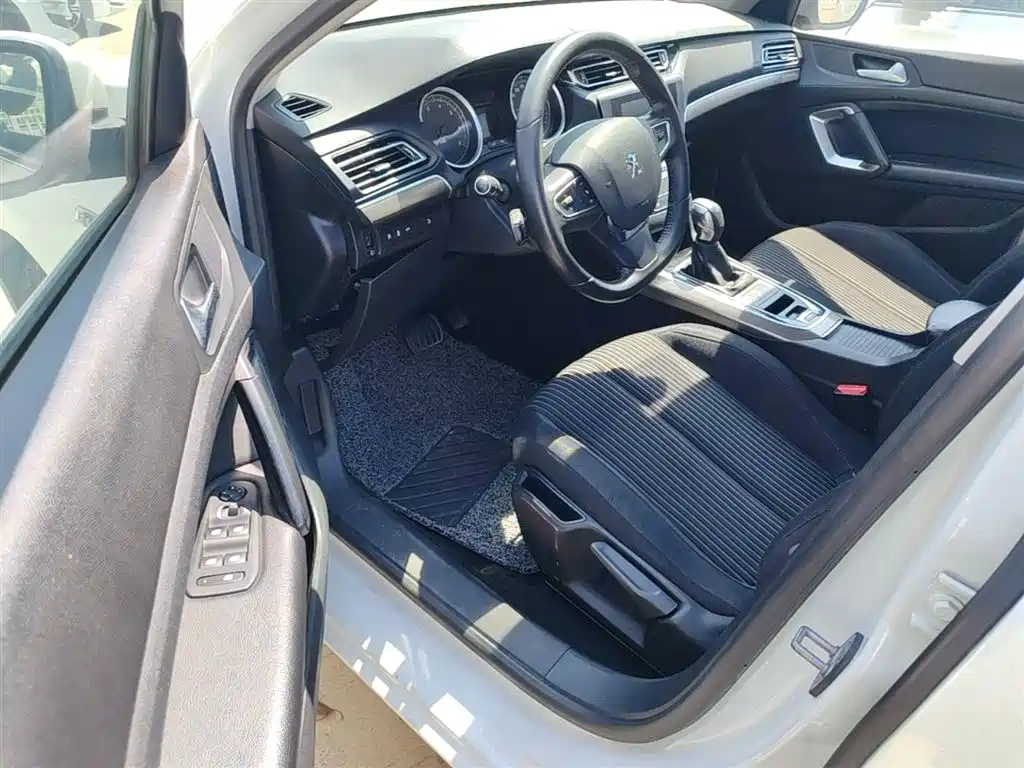 Peugeot 408 2015 Model 1.2T Automatic Luxury Edition фото 16