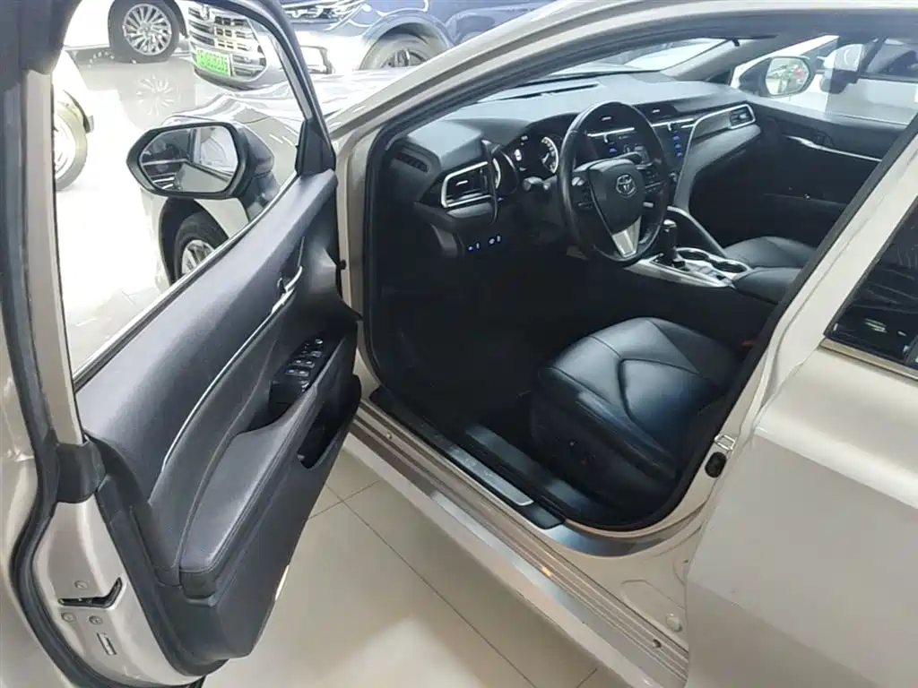 Toyota Camry 2019 Hybrid 2.5HG Luxury Edition China VI фото 16