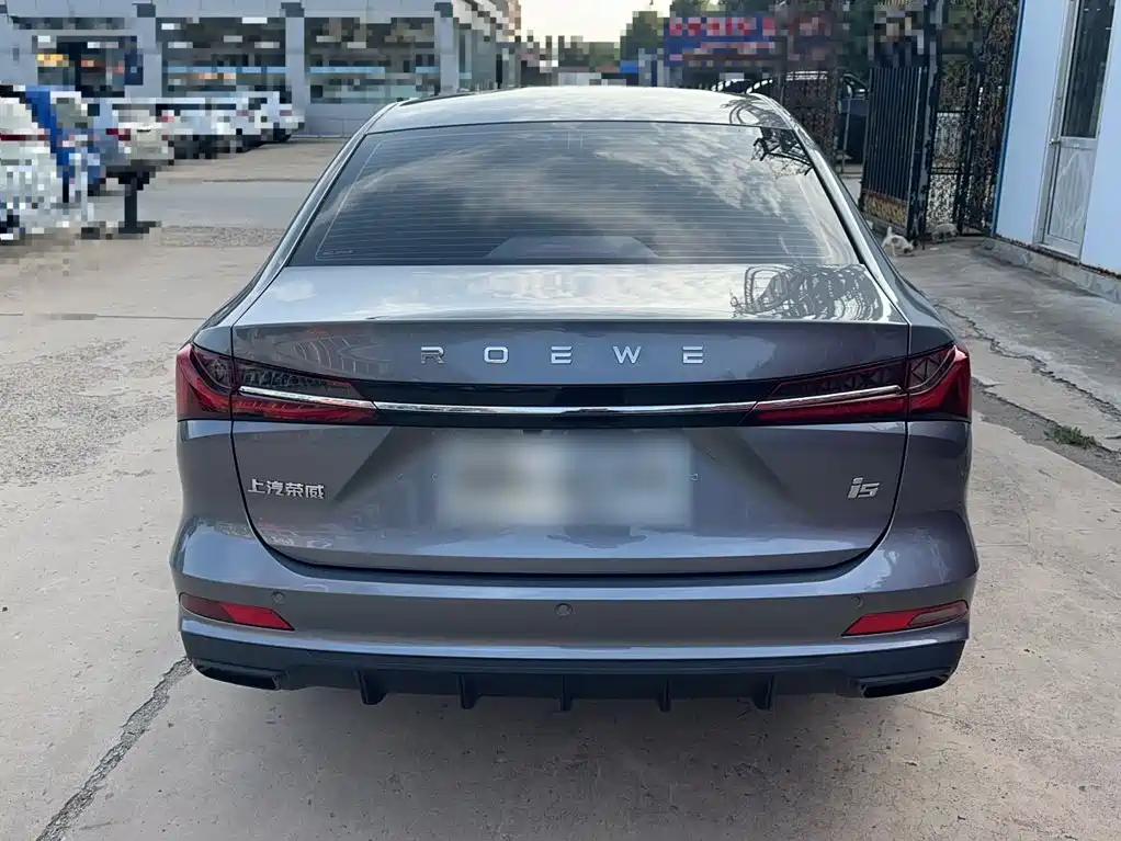 Фото 9 - Roewe i5