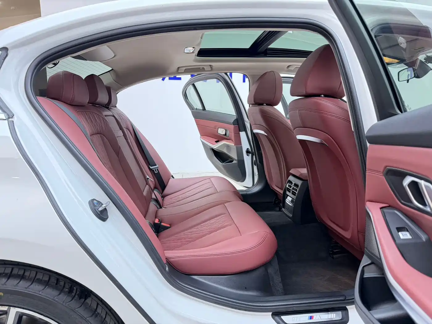 BMW 3 Series 2023 320Li M Sport Package фото 16