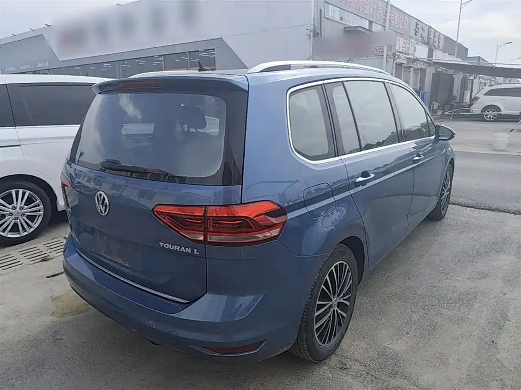 Volkswagen Touran 2018 Touran L 280TSI DSG Luxury 7-seater фото 7