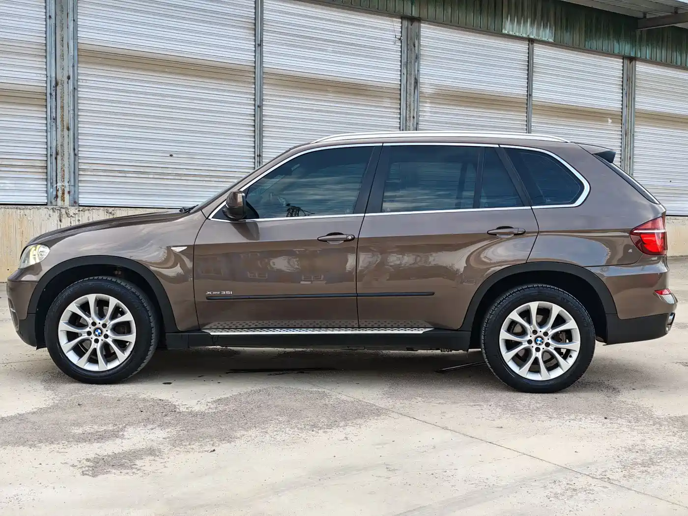 BMW X5 (Import) 2011 xDrive35i Leading Edition фото 10