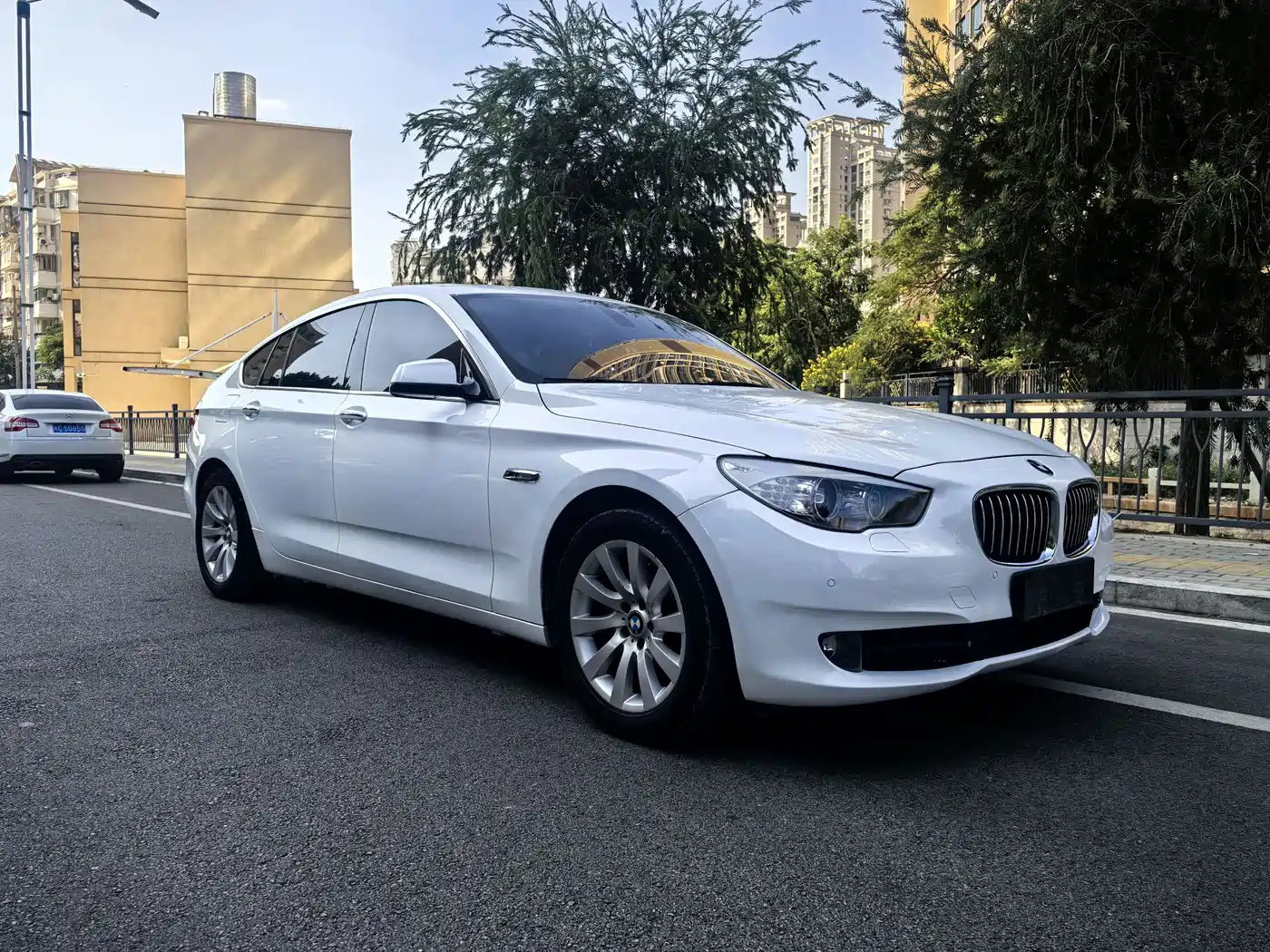 BMW 5 Series GT 2013 535i xDrive Luxury фото 3