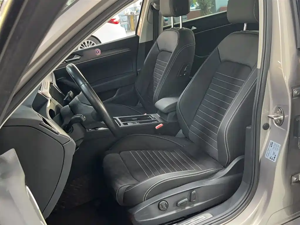 Volkswagen Magotan 2020 330TSI DSG Luxury фото 9