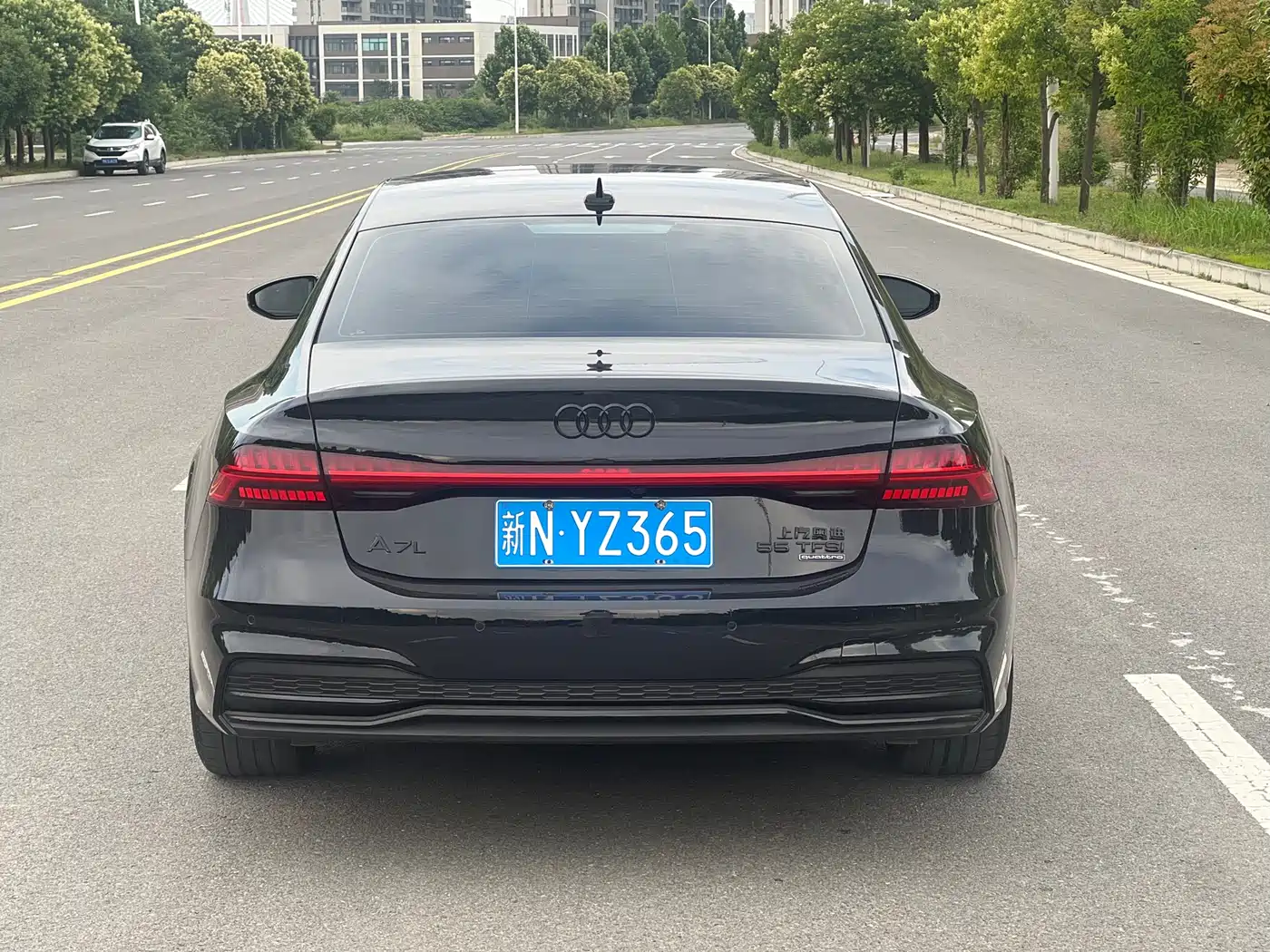 Audi A7L 2024 55 TFSI quattro S-line Black Warrior Edition фото 6