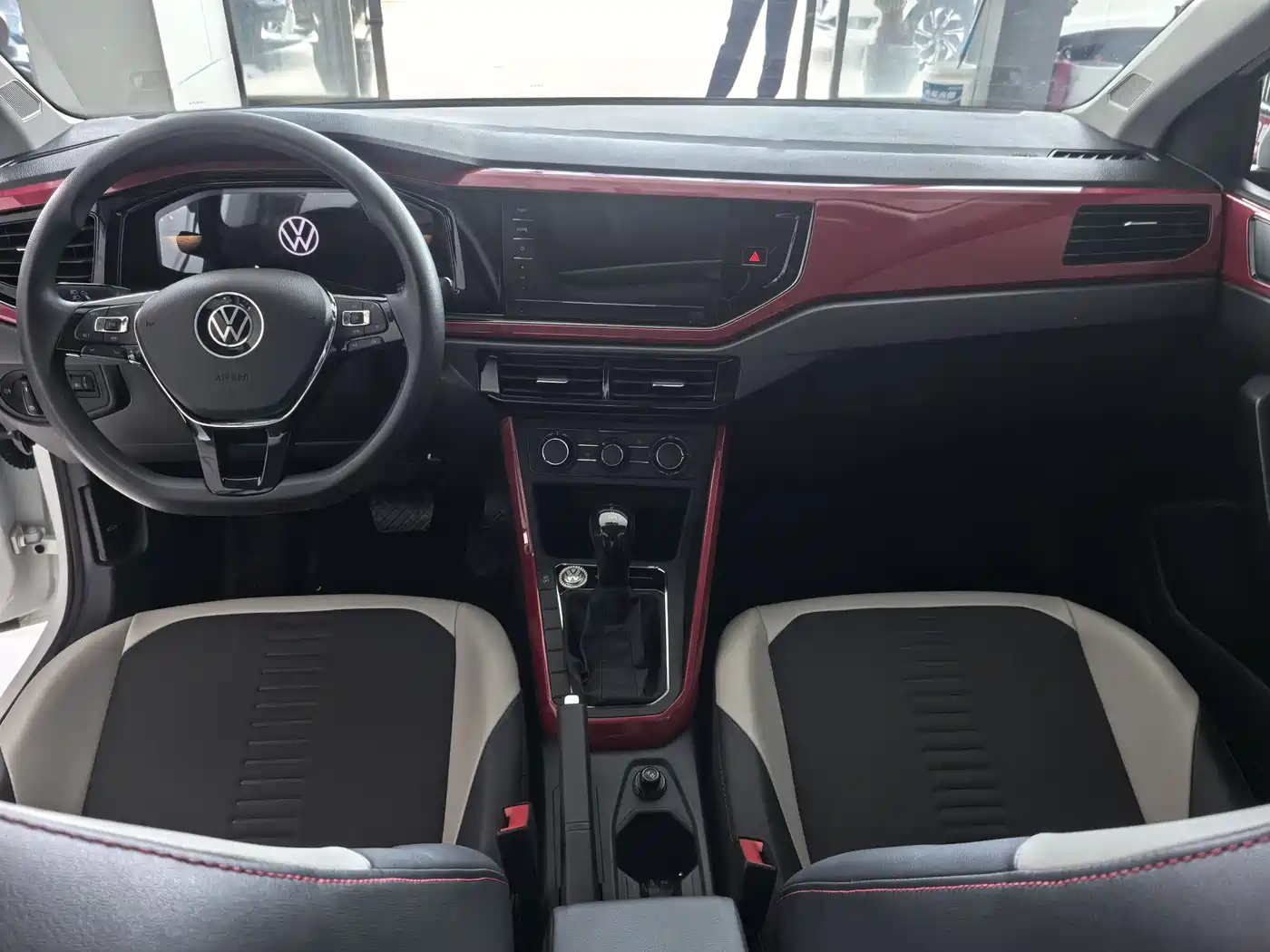 Volkswagen Polo 2023 Plus 1.5L Automatic Colorful Tech Edition фото 8