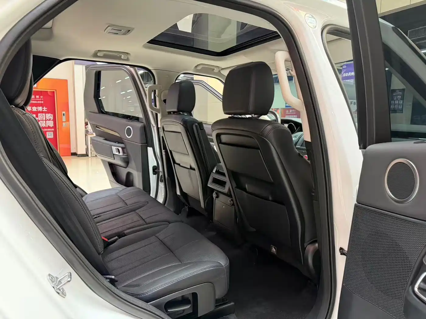 Land Rover Discovery 2018 3.0 SC V6 SE фото 11