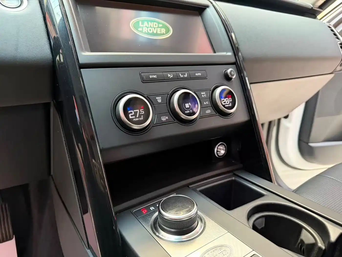 Land Rover Discovery 2018 3.0 SC V6 SE фото 17