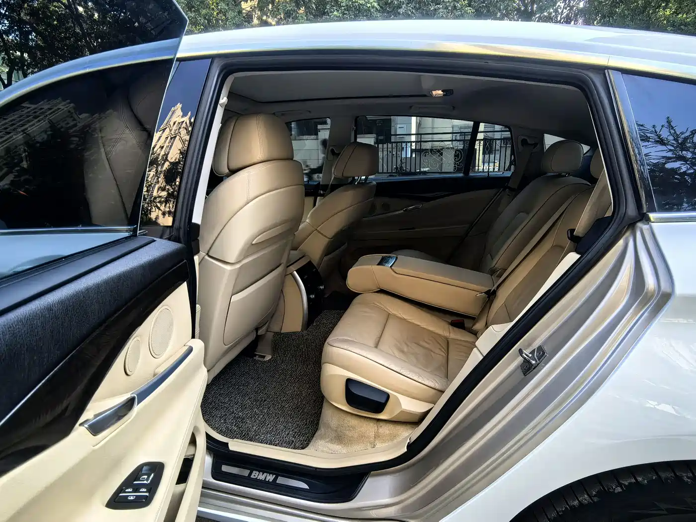 BMW 5 Series GT 2013 535i xDrive Luxury фото 13