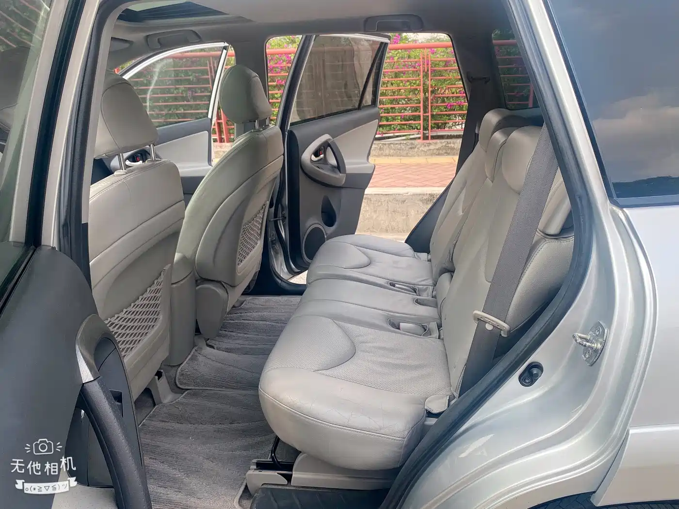 Toyota RAV4 Rongfang 2010 2.4L Automatic Luxury Upgrade Edition фото 8