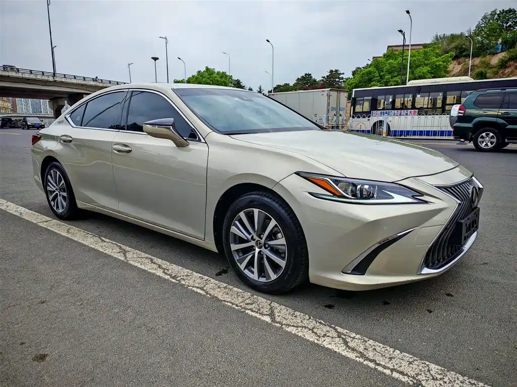 Lexus ES 2020 200 Excellence фото 5