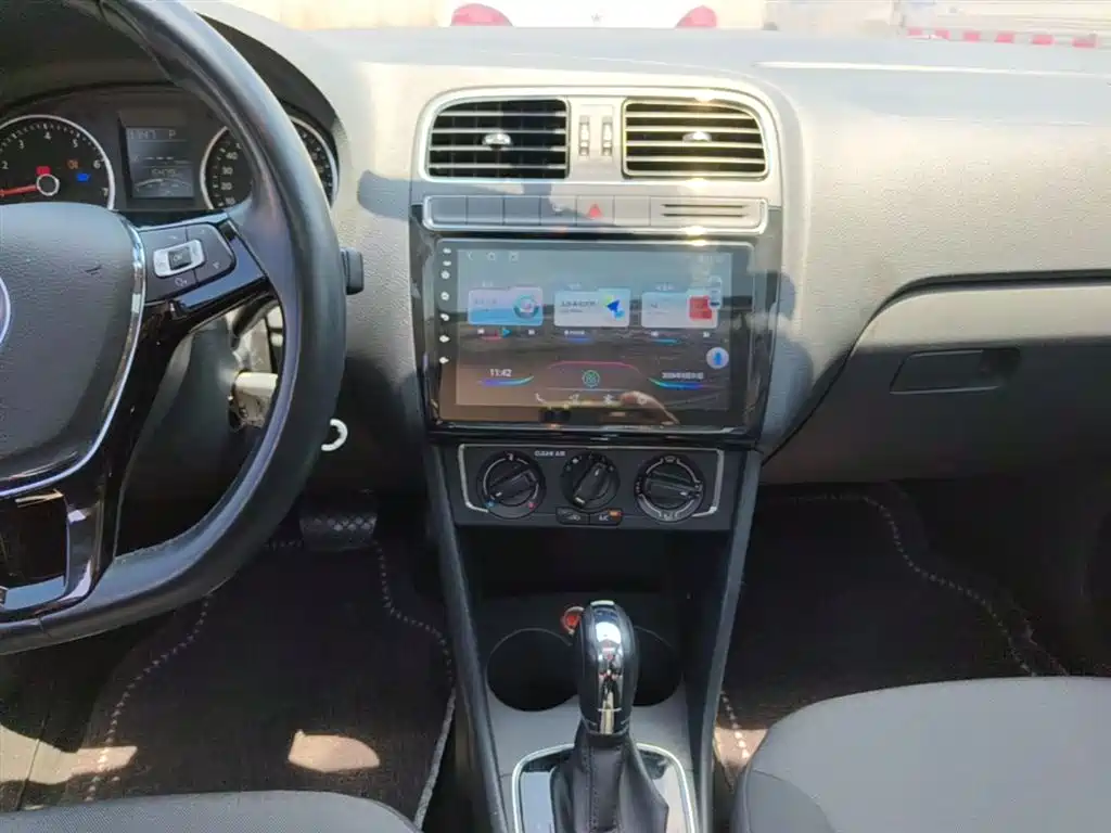 Volkswagen Polo 2016 1.6L Automatic Comfort фото 13