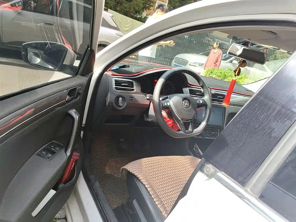 Volkswagen Santana 2016 1.6L Manual Comfort Edition фото 13