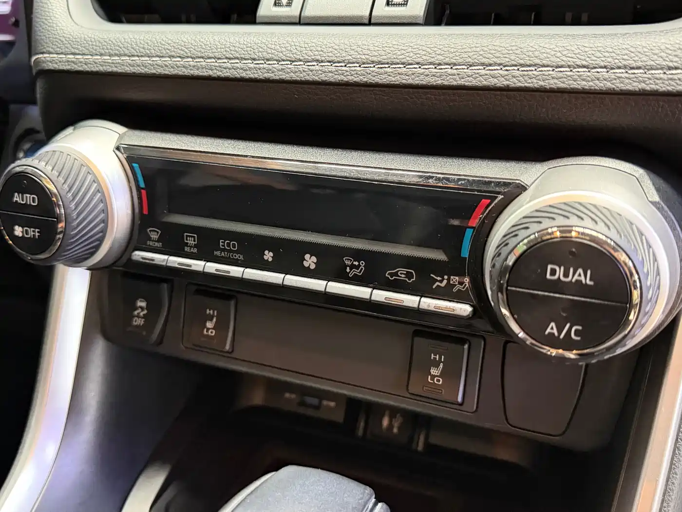 Toyota RAV4 Rongfang 2022 Hybrid 2.5L E-CVT 4WD Elite Plus Edition фото 15