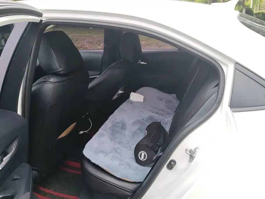 Toyota Corolla 2021 Hybrid 1.8L E-CVT Elite Edition фото 11