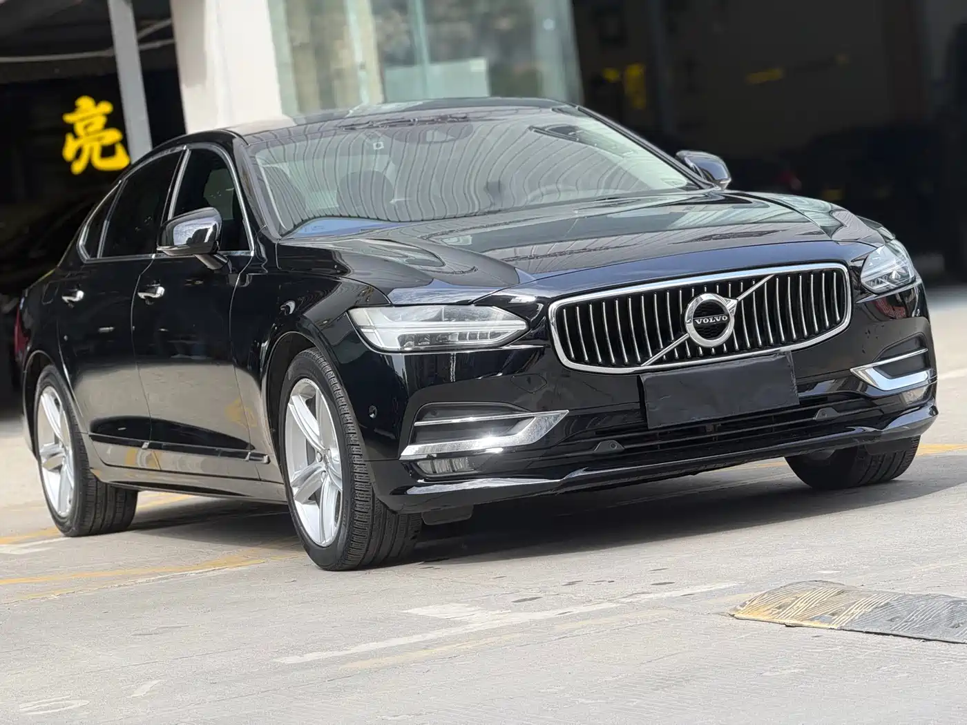 Фото 3 - Volvo S90