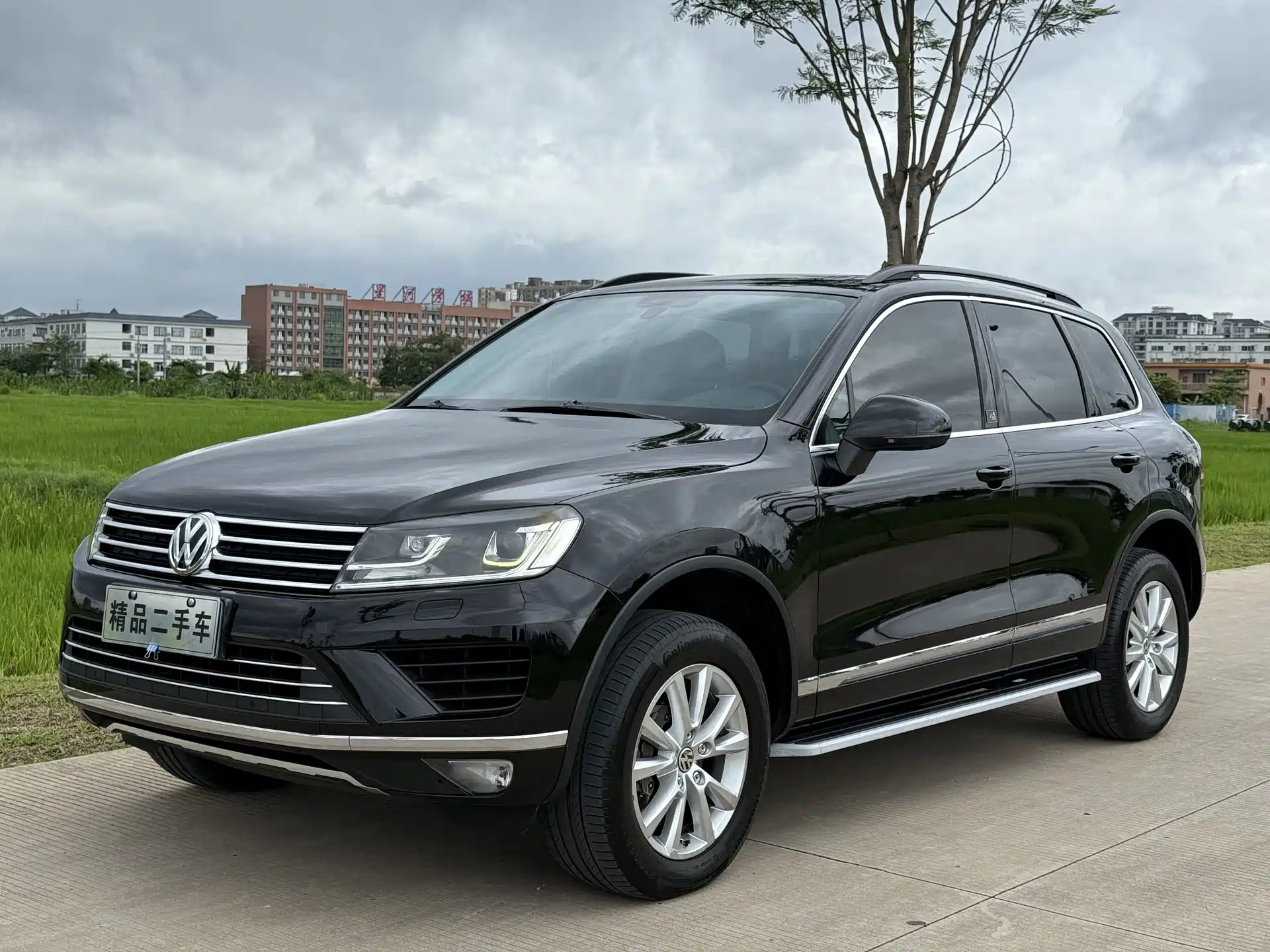Фото 1 - Volkswagen Touareg