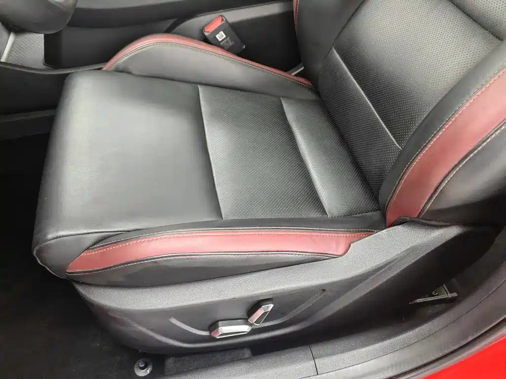 Фото 20 - Geely Binyue