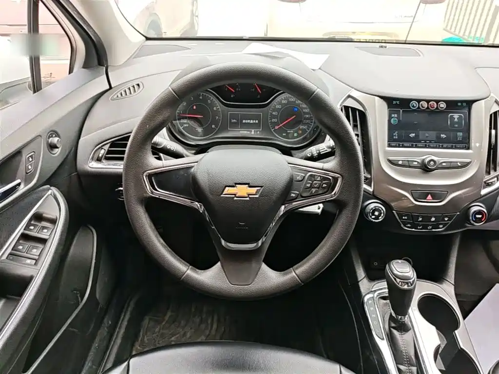 Chevrolet Cruze 2018 Hatchback 320 Automatic Stylish Edition фото 11