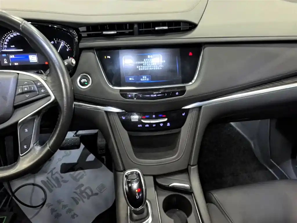 Cadillac XT5 2016 25T Luxury Model фото 13