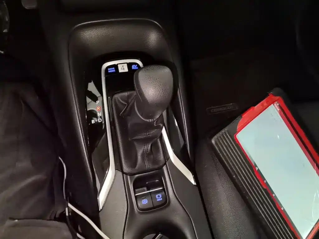 Toyota Corolla 2022 Hybrid 1.8L E-CVT Pioneer Edition фото 14