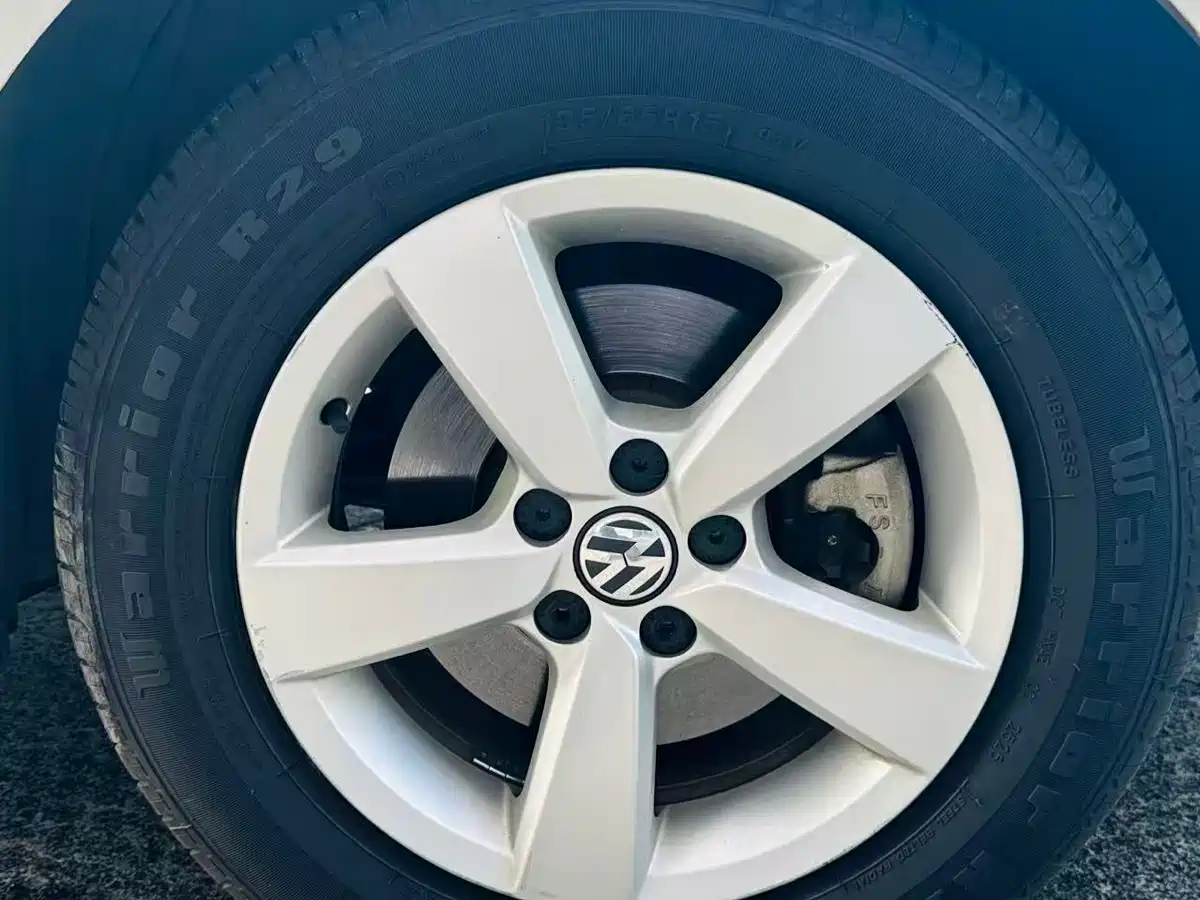 Volkswagen Lavida 2013 1.6L Automatic Trend Edition фото 6