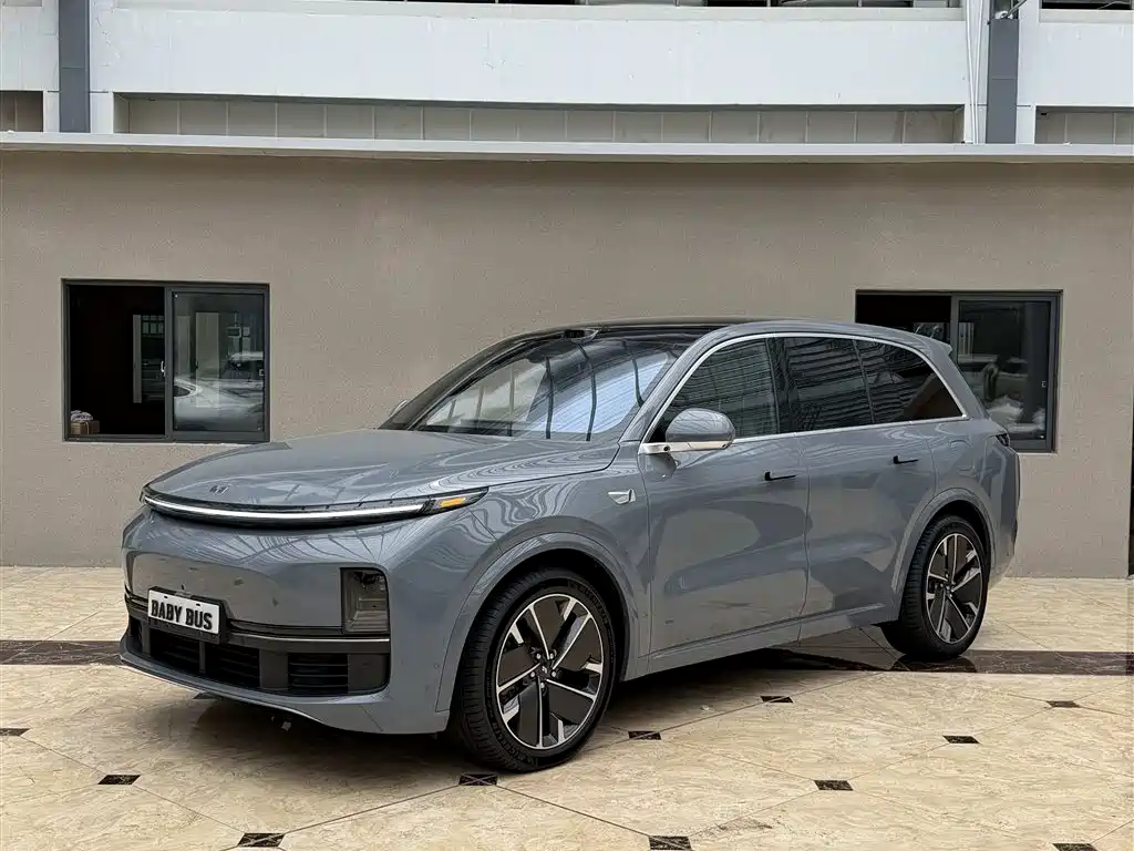 Li Auto L8 2025
