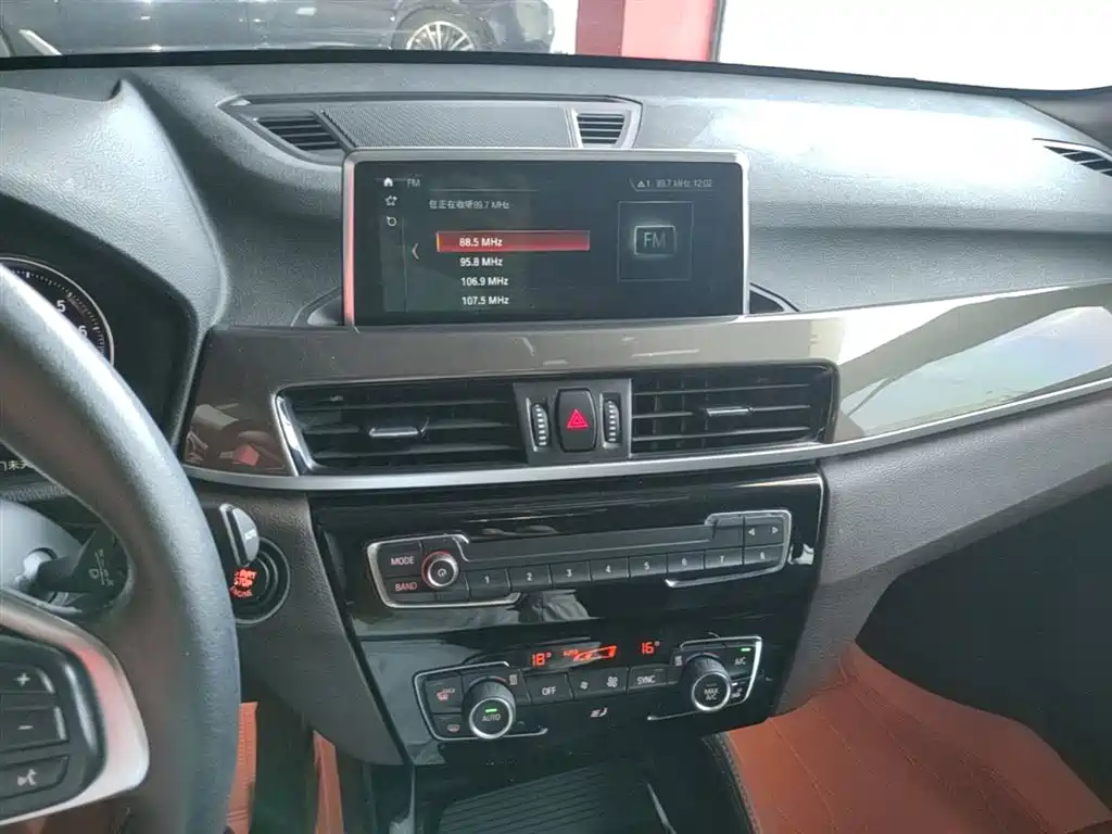 BMW X1 2019 xDrive20Li Premium Model фото 12
