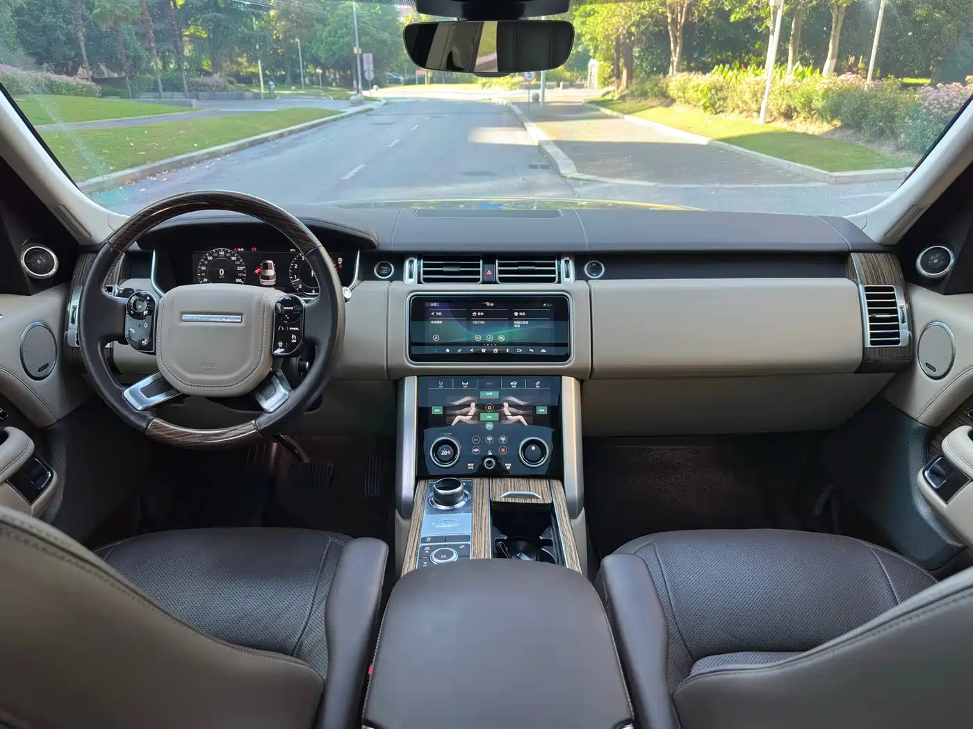 Land Rover Range Rover 2018 3.0 SC V6 Vogue Heritage Extended Edition фото 17