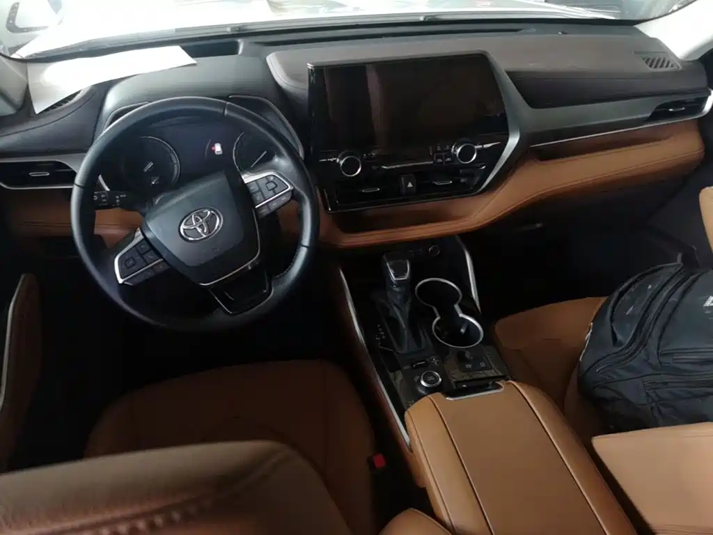 Photo 6 - Toyota Highlander