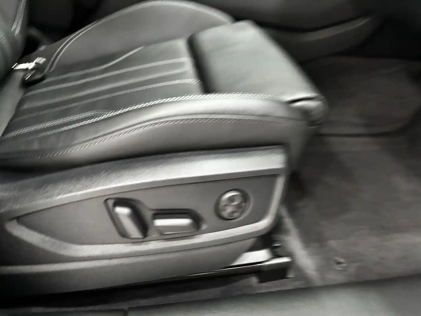 Audi Q5L 2023 40T Luxury Dynamic фото 27