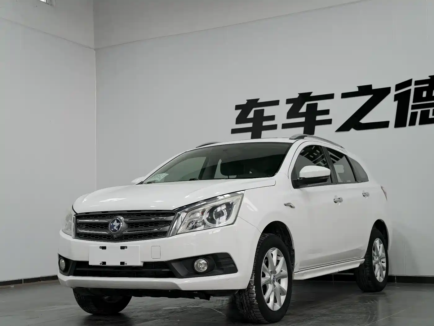 Venucia T70 2015 2015 2.0L CVT Smart Edition