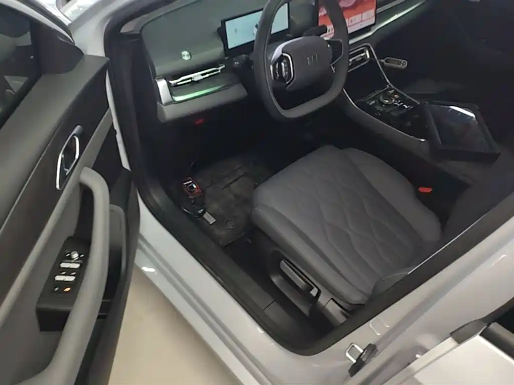 Geely Galaxy Galaxy A7 2025 EM-i 70km Luxury Edition фото 12