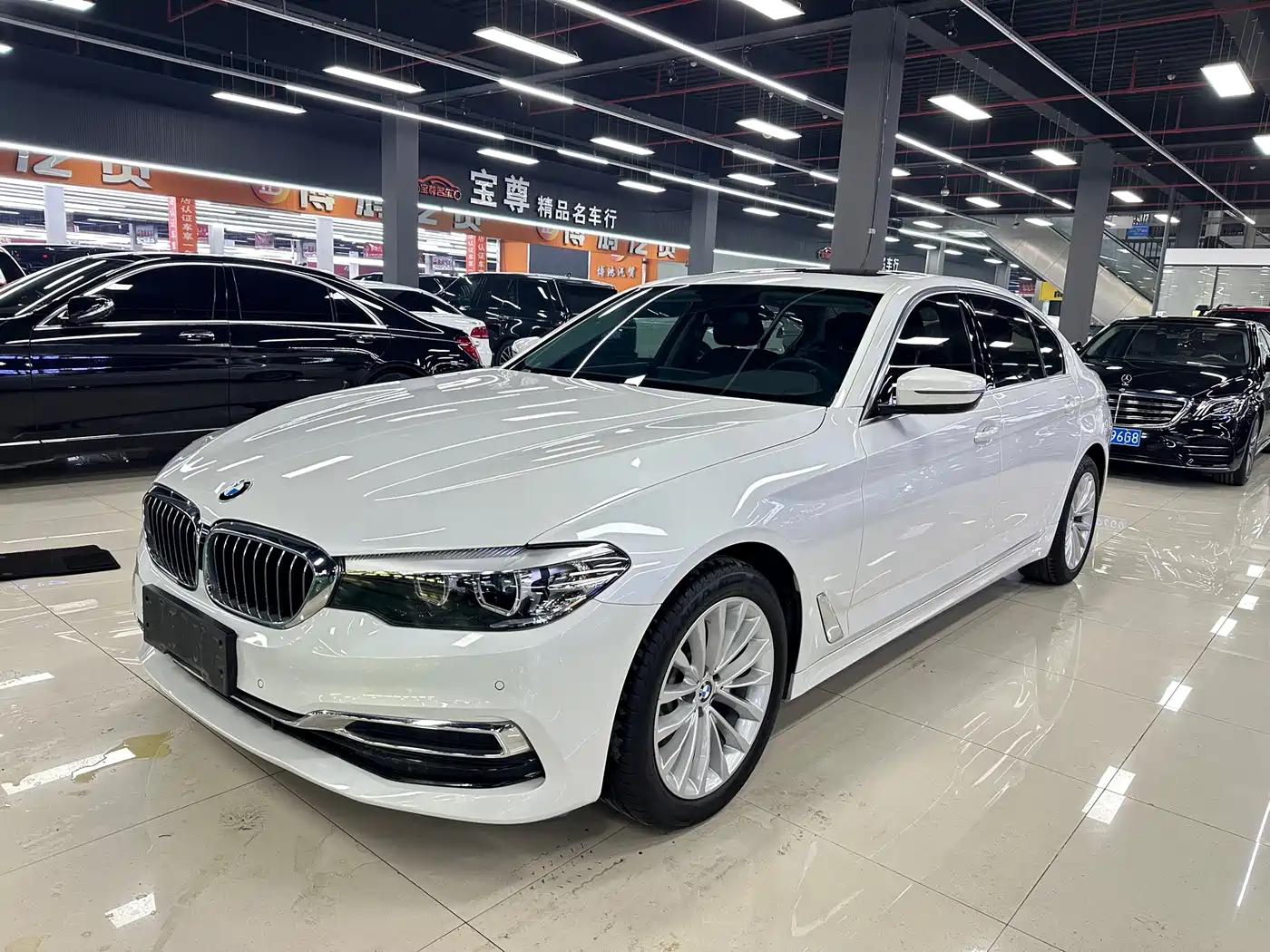 BMW 5 Series 2020 525Li Luxury Package
