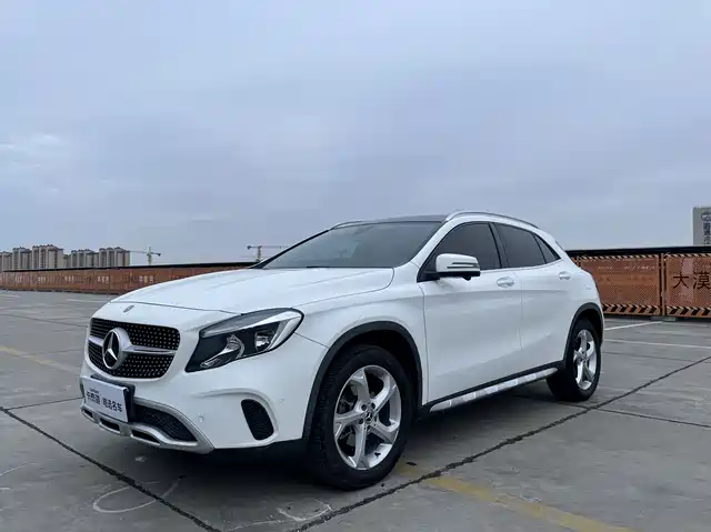 MERCEDES-BENZ GLA