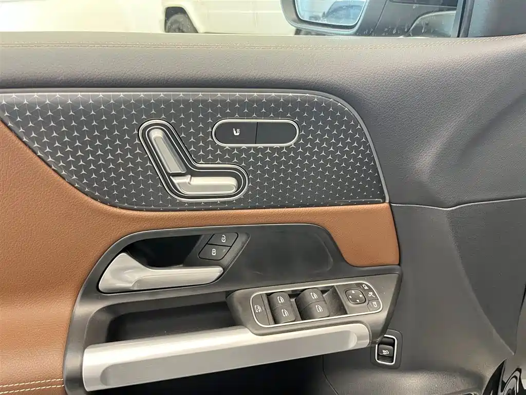Mercedes-Benz GLB 2025 Model GLB 220 Fashion Style фото 8