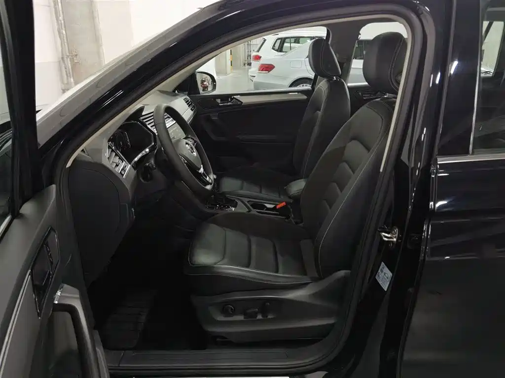Volkswagen Tiguan L 2021 330TSI Automatic 2WD Smart фото 10