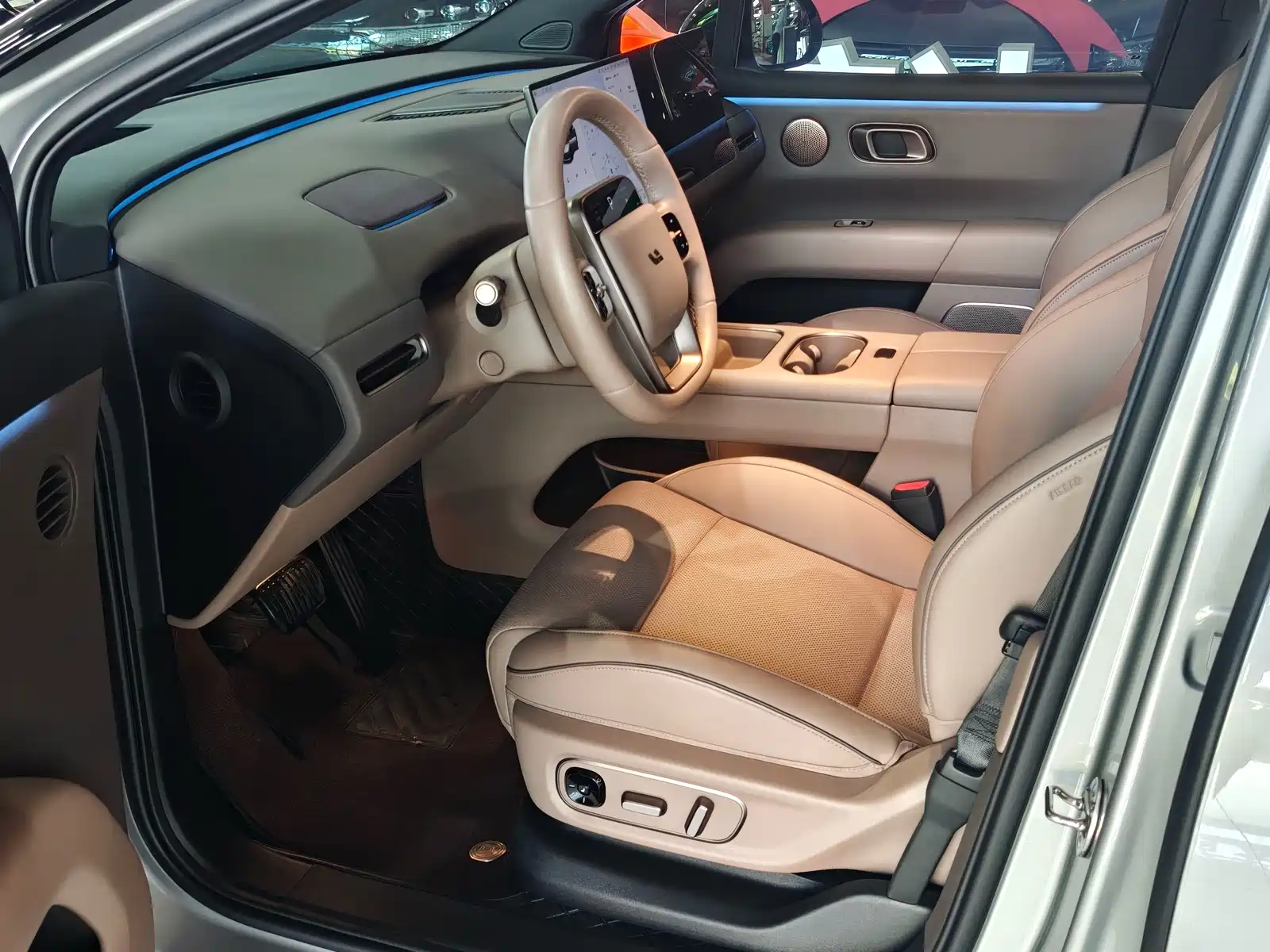 Фото 9 - Li Auto i6