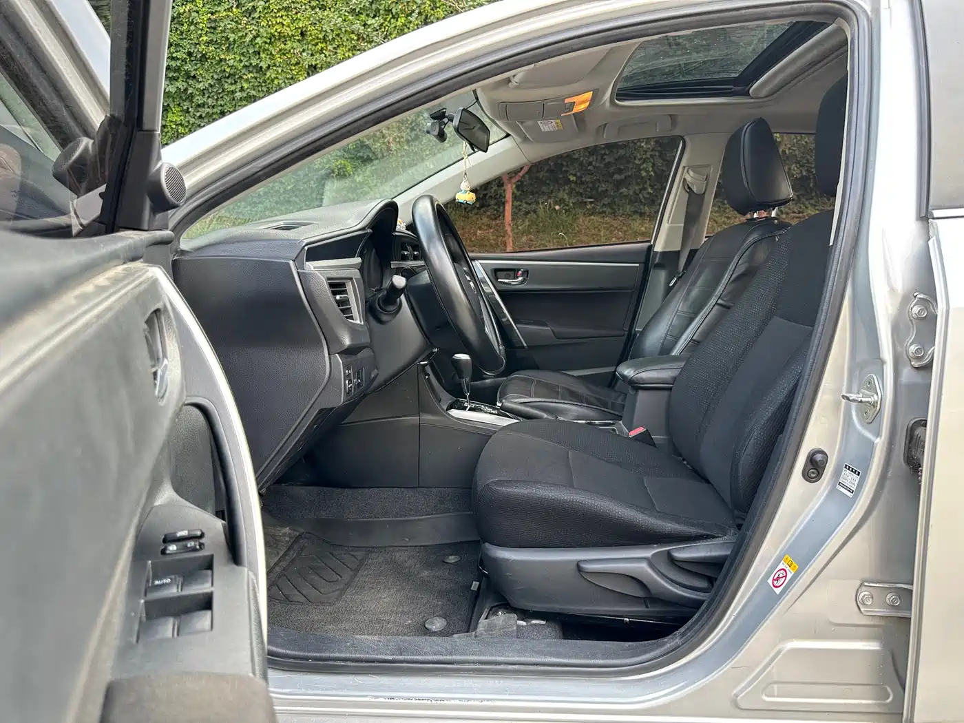 Toyota Corolla 2016 1.6L CVT GL-i Cool Edition фото 9