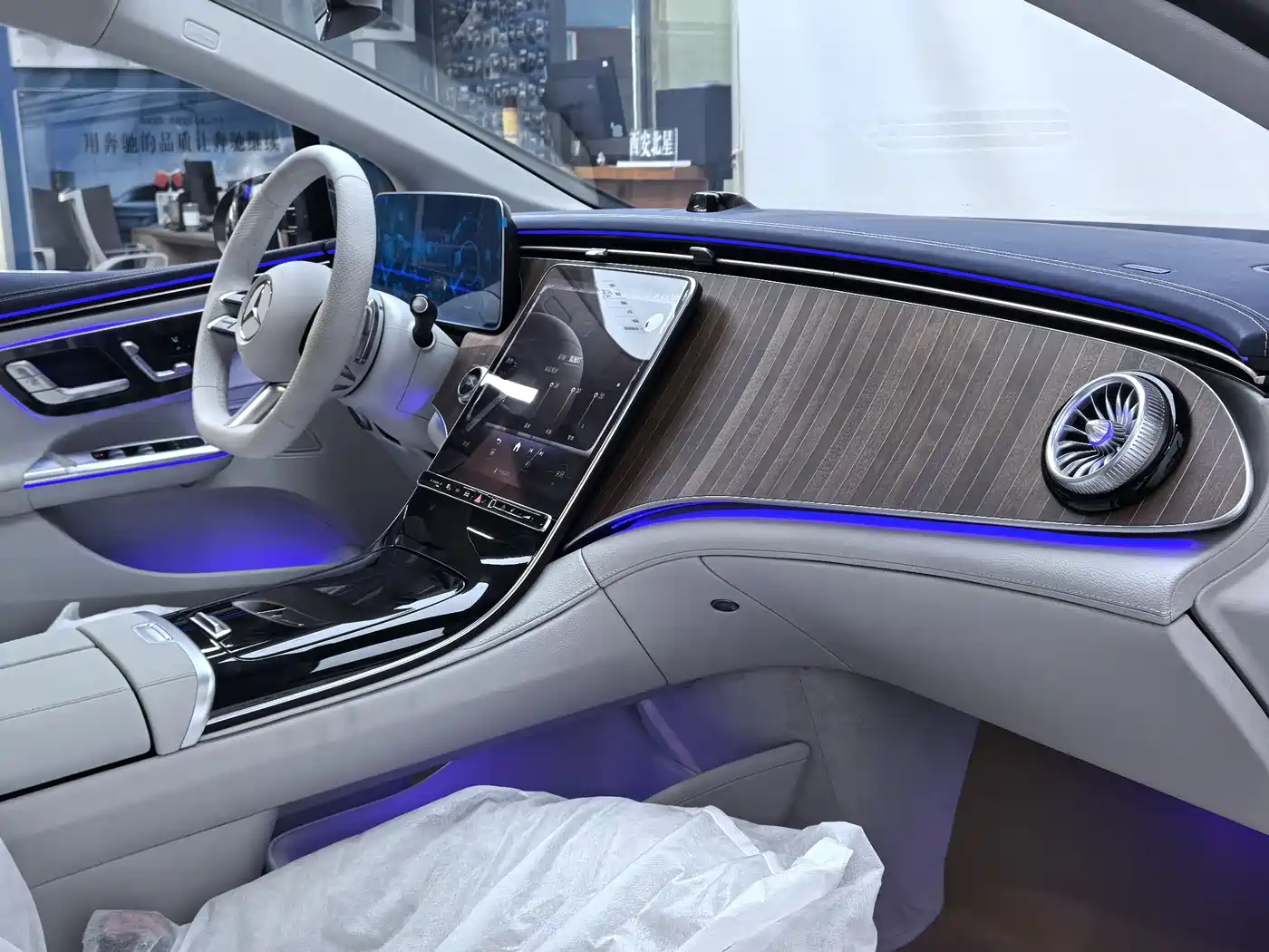 Mercedes-Benz EQE 2025 500 4MATIC Pioneer фото 7