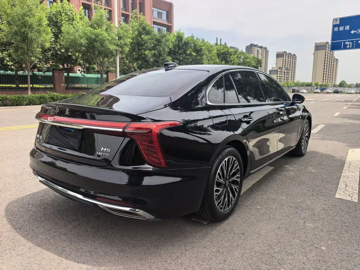 Hongqi H5 2024 2.0T Automatic Smart Connect Flag Smooth Edition фото 9